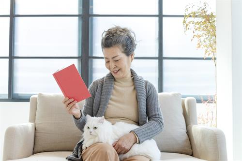 Old Woman with Cat