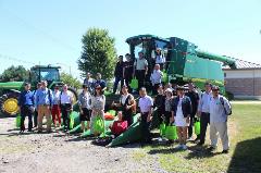 13 - IFT China Farm Tour - Combine Team Photo